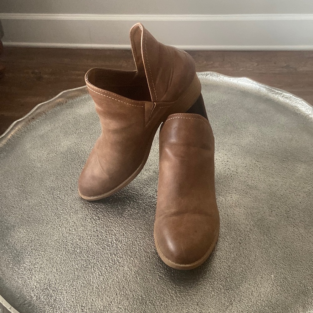 Universal Thread size 10 booties.